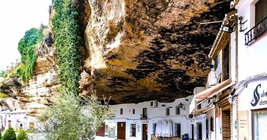 Setenil de las Bodegas: Casas construídas sob a rocha na Andaluzia