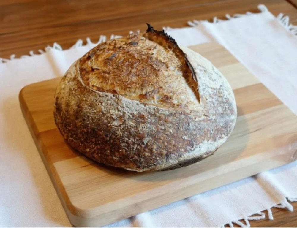 Pão de centeio artesanal cozido em forno de lenha, produto regional do Sabugal.